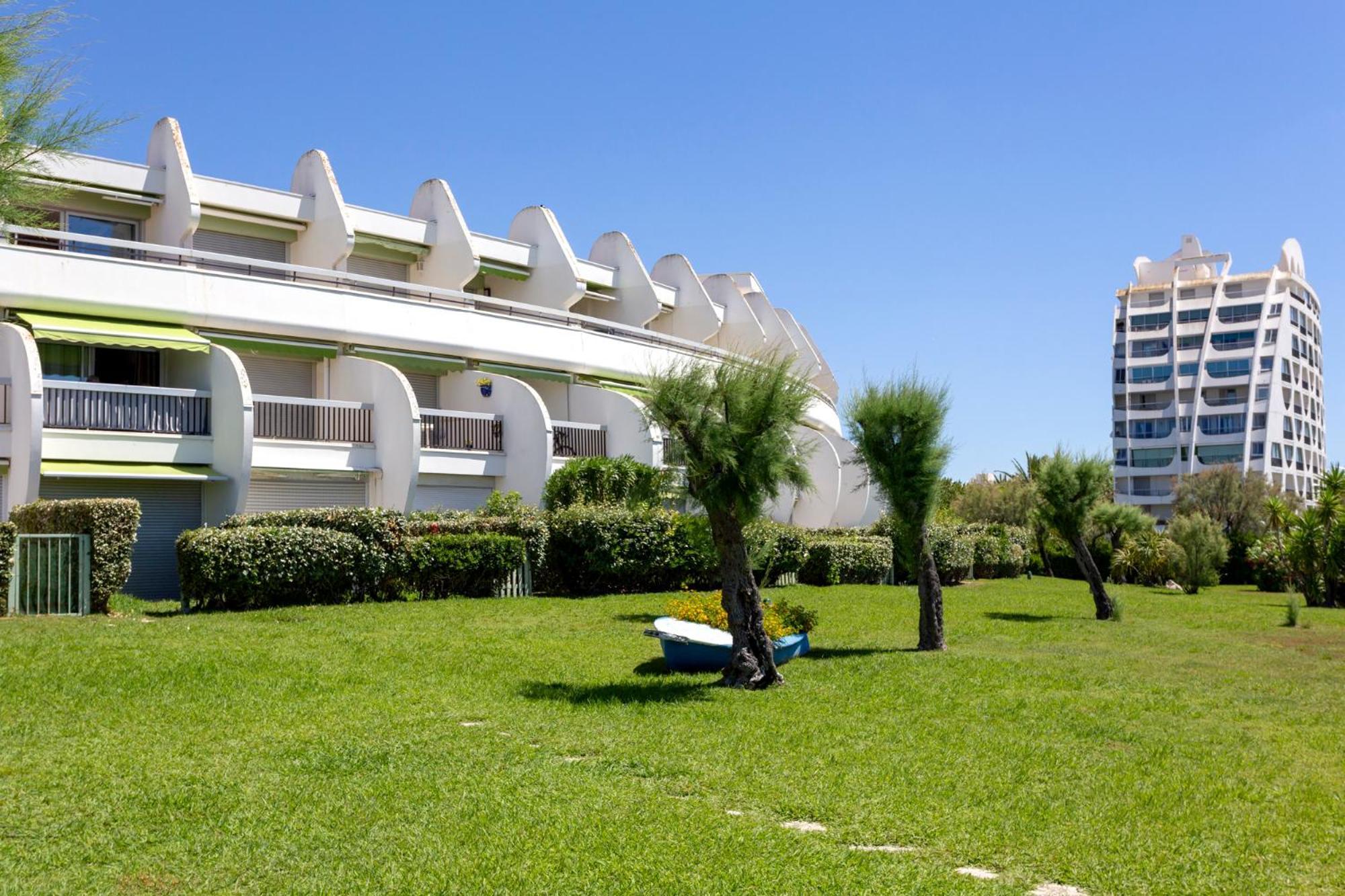 Chez Fabienne - Superbe Appartement Avec Vue Sur La Mer Et Parking La Grande-Motte Buitenkant foto